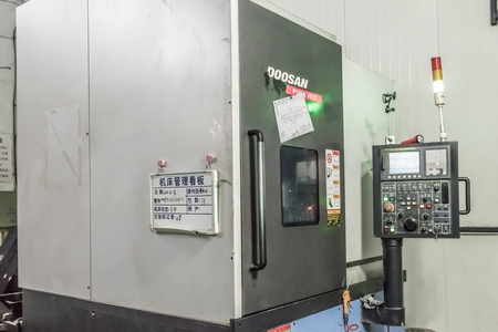 Doosan PUMA V835 -Vertical lathe